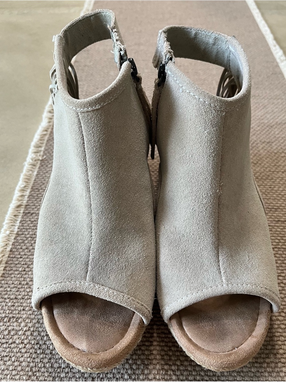 Women's Minnetonka Boho Suede Fringe Peep-Toe Zip Mules in Light Beige Size 10